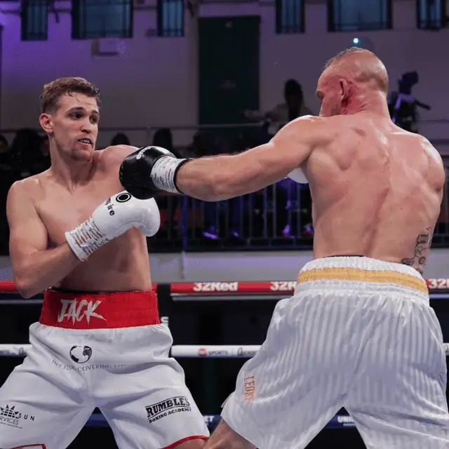 Combat de Remi à Londres au York Hall 2